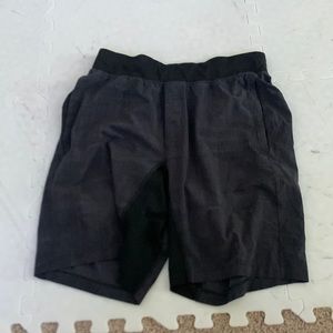 Men’s medium lulu shorts 9” inseam